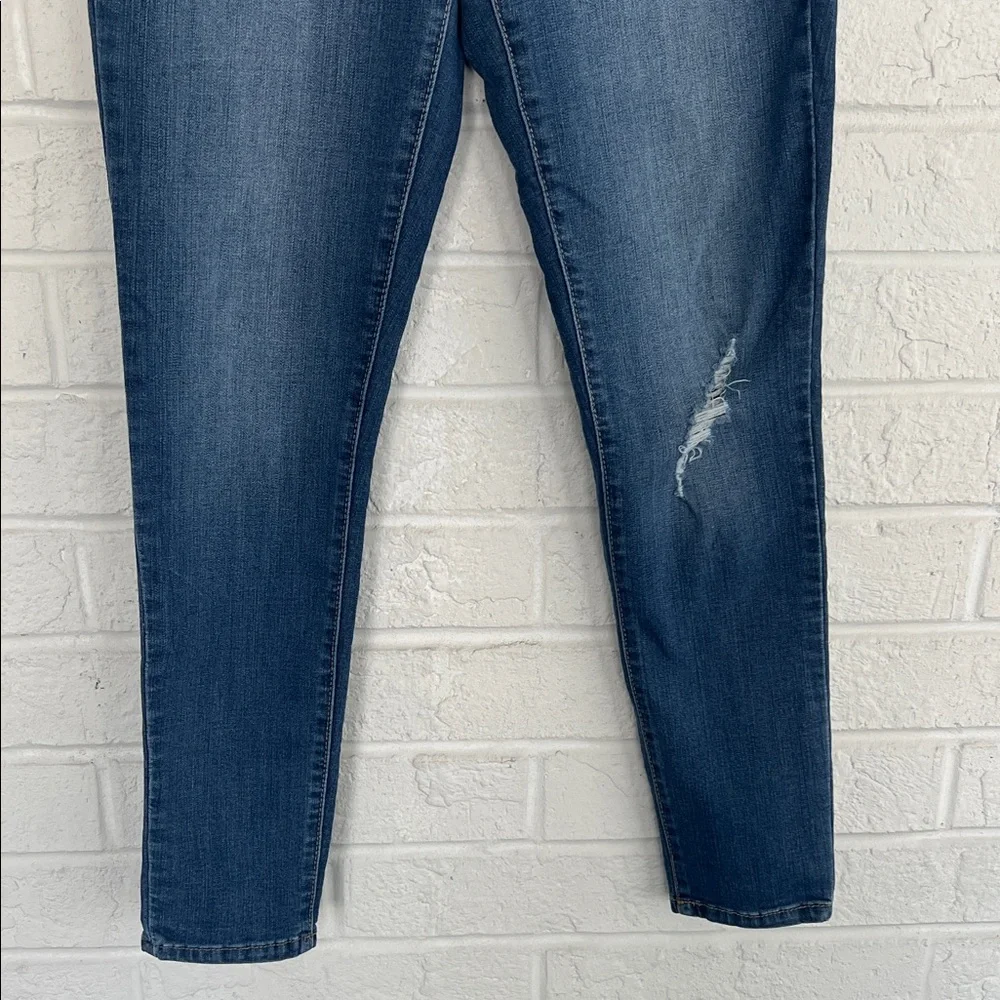 1822 Denim Classic Blue Women's Jeans with Distressed Rips Size 30 - Picture 3 of 8